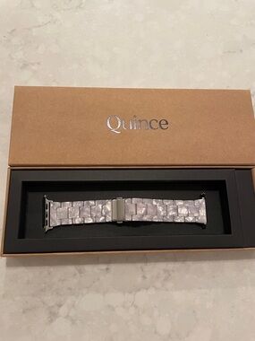 Quince Pearl-Effect White Acetate Apple Watch Link Band